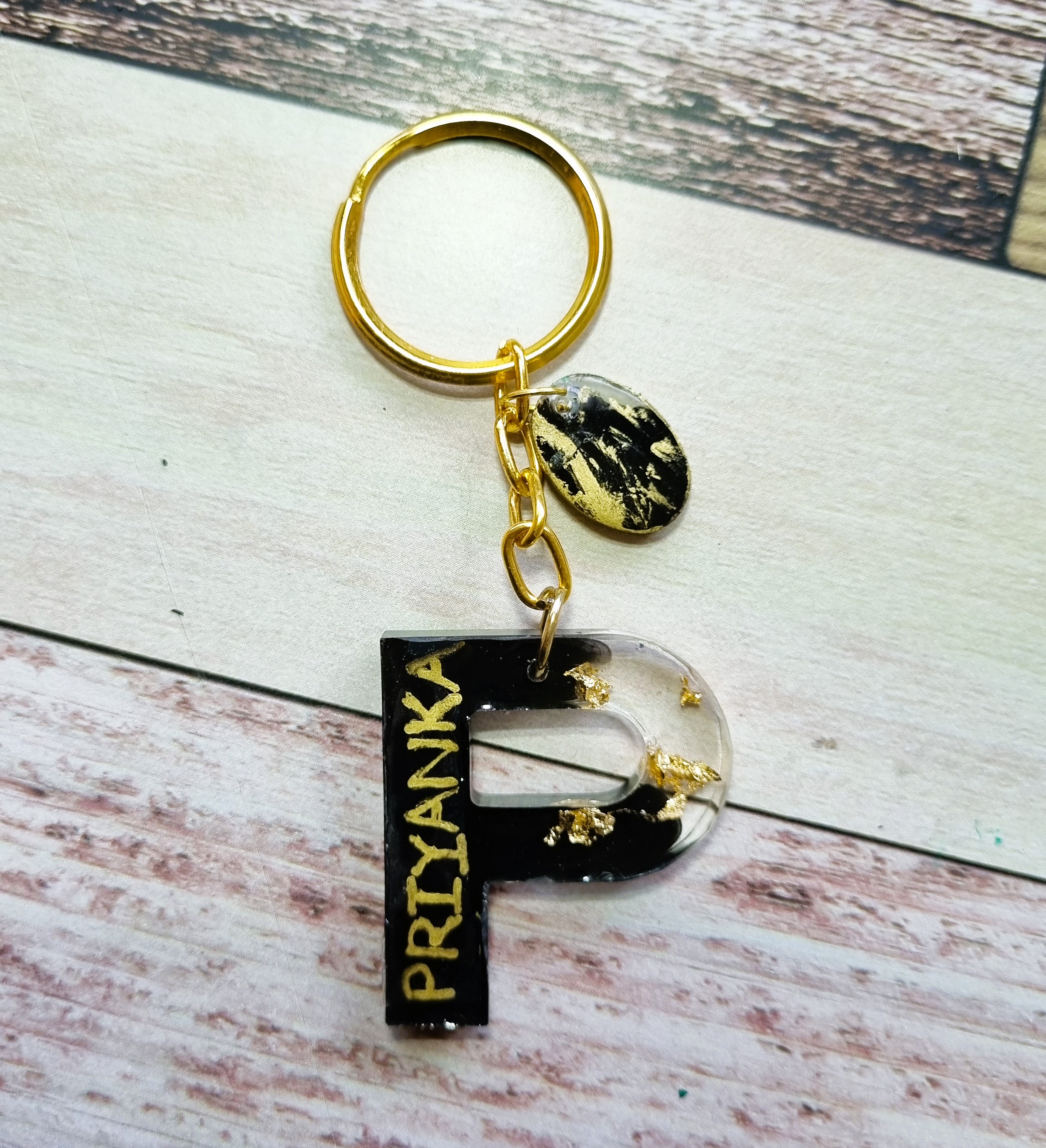 resin-name-initial-keychain-2-2_1722006970.jpg